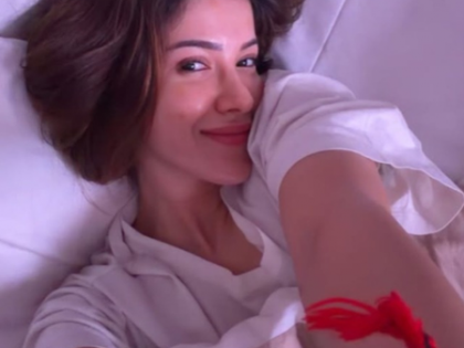 Shanaya Kapoor shows off her cheek pimple in a cute close-up | Shanaya Kapoor shows off her cheek pimple in a cute close-up Shanaya Kapoor shows off her cheek pimple in a cute close-up | Shanaya Kapoor shows off her cheek pimple in a cute close-up