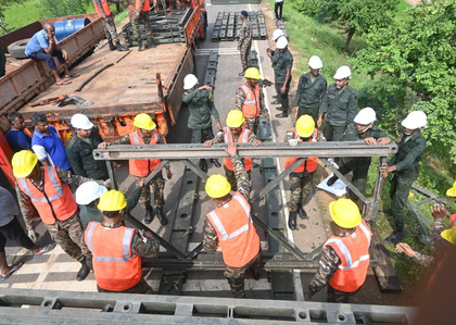 Op Sagar Bandhu: Indian Army restores bridges in cyclone-hit Sri Lanka, steps up medical aid | Op Sagar Bandhu: Indian Army restores bridges in cyclone-hit Sri Lanka, steps up medical aid Op Sagar Bandhu: Indian Army restores bridges in cyclone-hit Sri Lanka, steps up medical aid | Op Sagar Bandhu: Indian Army restores bridges in cyclone-hit Sri Lanka, steps up medical aid
