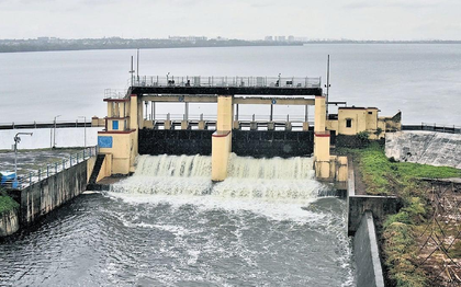 Heavy rain pushes TN's Puzhal reservoir to full capacity; high alert issued | Heavy rain pushes TN's Puzhal reservoir to full capacity; high alert issued Heavy rain pushes TN's Puzhal reservoir to full capacity; high alert issued | Heavy rain pushes TN's Puzhal reservoir to full capacity; high alert issued