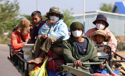 Over 100,000 Cambodians flee as border conflict with Thailand enters 4th day | Over 100,000 Cambodians flee as border conflict with Thailand enters 4th day