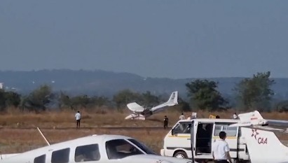 MP: Trainee aircraft skids off Dhana airstrip, pilot escapes unhurt | MP: Trainee aircraft skids off Dhana airstrip, pilot escapes unhurt MP: Trainee aircraft skids off Dhana airstrip, pilot escapes unhurt | MP: Trainee aircraft skids off Dhana airstrip, pilot escapes unhurt