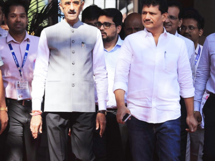 Maha minister directs for preparing comprehensive plan to strengthen health institutions | Maha minister directs for preparing comprehensive plan to strengthen health institutions