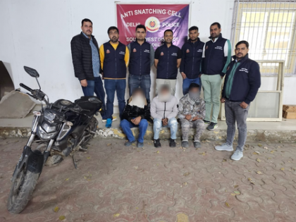 Delhi Police arrest three snatchers after analysing over 300 CCTV cameras | Delhi Police arrest three snatchers after analysing over 300 CCTV cameras Delhi Police arrest three snatchers after analysing over 300 CCTV cameras | Delhi Police arrest three snatchers after analysing over 300 CCTV cameras
