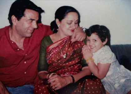 Hema Malini honours late Dharmendra’s memory as a cherished grandfather; Esha Deol & Ahana Deol get emotional at prayer meet | Hema Malini honours late Dharmendra’s memory as a cherished grandfather; Esha Deol & Ahana Deol get emotional at prayer meet Hema Malini honours late Dharmendra’s memory as a cherished grandfather; Esha Deol & Ahana Deol get emotional at prayer meet | Hema Malini honours late Dharmendra’s memory as a cherished grandfather; Esha Deol & Ahana Deol get emotional at prayer meet