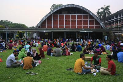 Bangladesh: Three Dhaka University teachers attacked by group led by DUCSU leader | Bangladesh: Three Dhaka University teachers attacked by group led by DUCSU leader