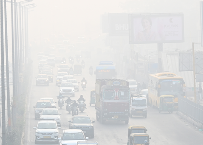 Thick layer of smog blankets Delhi-NCR, air quality stays in 'severe' zone | Thick layer of smog blankets Delhi-NCR, air quality stays in 'severe' zone Thick layer of smog blankets Delhi-NCR, air quality stays in 'severe' zone | Thick layer of smog blankets Delhi-NCR, air quality stays in 'severe' zone