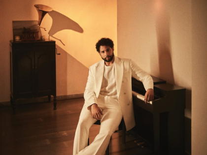 Siddhant Chaturvedi reminisces about the 90s party songs | Siddhant Chaturvedi reminisces about the 90s party songs Siddhant Chaturvedi reminisces about the 90s party songs | Siddhant Chaturvedi reminisces about the 90s party songs