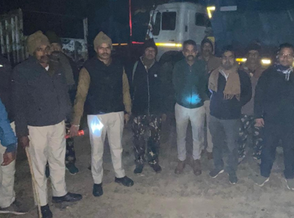 Patna administration seizes 4 trucks, slaps Rs 36 lakh fine on sand mafia | Patna administration seizes 4 trucks, slaps Rs 36 lakh fine on sand mafia Patna administration seizes 4 trucks, slaps Rs 36 lakh fine on sand mafia | Patna administration seizes 4 trucks, slaps Rs 36 lakh fine on sand mafia