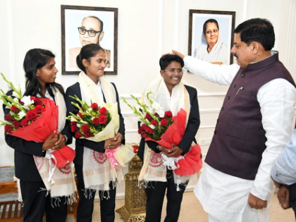 CM Mohan Yadav meets members of T20 World Cup-winning Indian Women's blind cricket team | CM Mohan Yadav meets members of T20 World Cup-winning Indian Women's blind cricket team CM Mohan Yadav meets members of T20 World Cup-winning Indian Women's blind cricket team | CM Mohan Yadav meets members of T20 World Cup-winning Indian Women's blind cricket team
