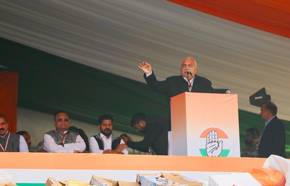 Hooda backs Rahul Gandhi, says EC has failed in its duty | Hooda backs Rahul Gandhi, says EC has failed in its duty Hooda backs Rahul Gandhi, says EC has failed in its duty | Hooda backs Rahul Gandhi, says EC has failed in its duty