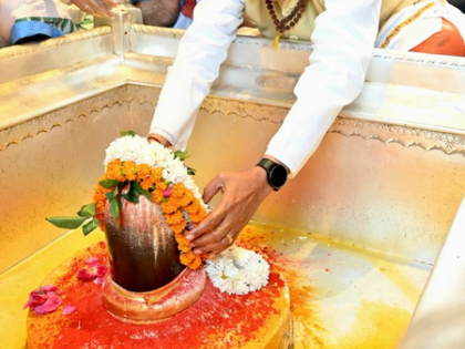 MP CM offers prayers at Kashi Vishwanath temple, says PM Modi changed city | MP CM offers prayers at Kashi Vishwanath temple, says PM Modi changed city MP CM offers prayers at Kashi Vishwanath temple, says PM Modi changed city | MP CM offers prayers at Kashi Vishwanath temple, says PM Modi changed city