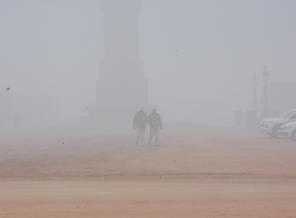Delhi-NCR wakes up to thick smog as AQI slips back into 'severe' zone | Delhi-NCR wakes up to thick smog as AQI slips back into 'severe' zone Delhi-NCR wakes up to thick smog as AQI slips back into 'severe' zone | Delhi-NCR wakes up to thick smog as AQI slips back into 'severe' zone