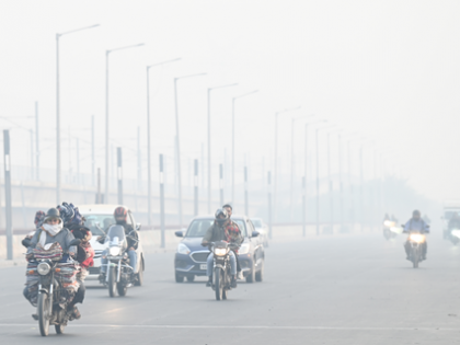 Smog eases slightly in Delhi but several areas continue to reel under severe air quality | Smog eases slightly in Delhi but several areas continue to reel under severe air quality Smog eases slightly in Delhi but several areas continue to reel under severe air quality | Smog eases slightly in Delhi but several areas continue to reel under severe air quality