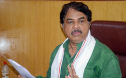 190 tonnes of urea meant for farmers seized from black market sale in Bengaluru; BJP slams K'taka govt | 190 tonnes of urea meant for farmers seized from black market sale in Bengaluru; BJP slams K'taka govt 190 tonnes of urea meant for farmers seized from black market sale in Bengaluru; BJP slams K'taka govt | 190 tonnes of urea meant for farmers seized from black market sale in Bengaluru; BJP slams K'taka govt