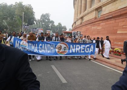 Opposition protests in Parliament complex over renaming of MGNREGA, Sonia Gandhi joins march | Opposition protests in Parliament complex over renaming of MGNREGA, Sonia Gandhi joins march Opposition protests in Parliament complex over renaming of MGNREGA, Sonia Gandhi joins march | Opposition protests in Parliament complex over renaming of MGNREGA, Sonia Gandhi joins march