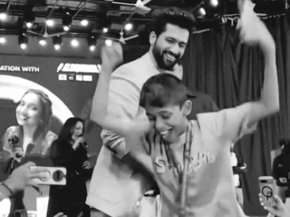 Vicky Kaushal’s sweet gesture leaves a young fan overjoyed | Vicky Kaushal’s sweet gesture leaves a young fan overjoyed Vicky Kaushal’s sweet gesture leaves a young fan overjoyed | Vicky Kaushal’s sweet gesture leaves a young fan overjoyed