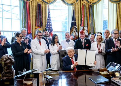 Trump signs order to ease federal restrictions on medical marijuana | Trump signs order to ease federal restrictions on medical marijuana Trump signs order to ease federal restrictions on medical marijuana | Trump signs order to ease federal restrictions on medical marijuana