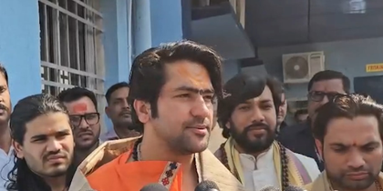 Hindus should unite to avoid situation like Bangladesh in India: Dhirendra Shastri | Hindus should unite to avoid situation like Bangladesh in India: Dhirendra Shastri Hindus should unite to avoid situation like Bangladesh in India: Dhirendra Shastri | Hindus should unite to avoid situation like Bangladesh in India: Dhirendra Shastri