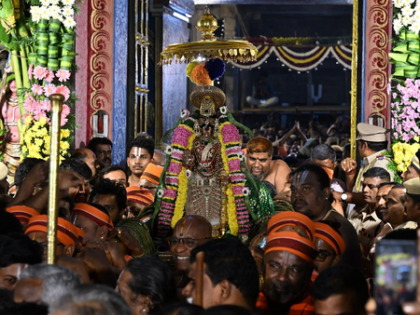 TN: Vaikunta Ekadasi celebrated with deep devotion at Srirangam temple | TN: Vaikunta Ekadasi celebrated with deep devotion at Srirangam temple TN: Vaikunta Ekadasi celebrated with deep devotion at Srirangam temple | TN: Vaikunta Ekadasi celebrated with deep devotion at Srirangam temple