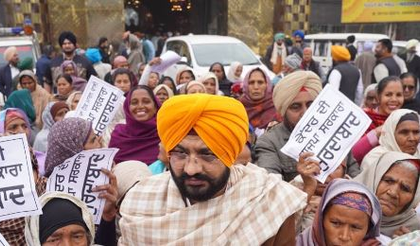 AAP stages protest in Punjab against new rural employment scheme | AAP stages protest in Punjab against new rural employment scheme