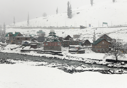 Rain, snow lashes J&K; day temperature improves in Srinagar | Rain, snow lashes J&K; day temperature improves in Srinagar Rain, snow lashes J&K; day temperature improves in Srinagar | Rain, snow lashes J&K; day temperature improves in Srinagar
