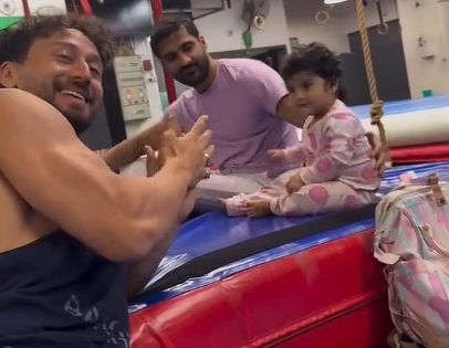 Jackie Shroff shares adorable video of Tiger Shroff cheering as toddler attempts headstand | Jackie Shroff shares adorable video of Tiger Shroff cheering as toddler attempts headstand Jackie Shroff shares adorable video of Tiger Shroff cheering as toddler attempts headstand | Jackie Shroff shares adorable video of Tiger Shroff cheering as toddler attempts headstand