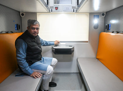 Providing good service for poor & middle class is top priority of Railways: Vaishnaw | Providing good service for poor & middle class is top priority of Railways: Vaishnaw Providing good service for poor & middle class is top priority of Railways: Vaishnaw | Providing good service for poor & middle class is top priority of Railways: Vaishnaw