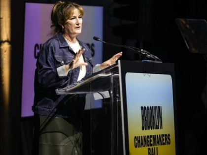 Amy Poehler went to war in aircraft aisle for Ana Gasteyer's baby | Amy Poehler went to war in aircraft aisle for Ana Gasteyer's baby