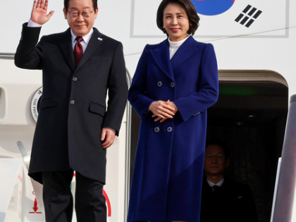 South Korean President Lee arrives in Beijing for summit talks with Xi | South Korean President Lee arrives in Beijing for summit talks with Xi South Korean President Lee arrives in Beijing for summit talks with Xi | South Korean President Lee arrives in Beijing for summit talks with Xi