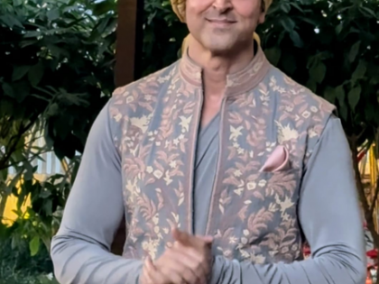 Hrithik Roshan recollects what Sanjay Khan told him on their first meeting | Hrithik Roshan recollects what Sanjay Khan told him on their first meeting Hrithik Roshan recollects what Sanjay Khan told him on their first meeting | Hrithik Roshan recollects what Sanjay Khan told him on their first meeting