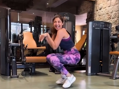 Shilpa Shetty kickstarts the week with some mobility exercises | Shilpa Shetty kickstarts the week with some mobility exercises Shilpa Shetty kickstarts the week with some mobility exercises | Shilpa Shetty kickstarts the week with some mobility exercises