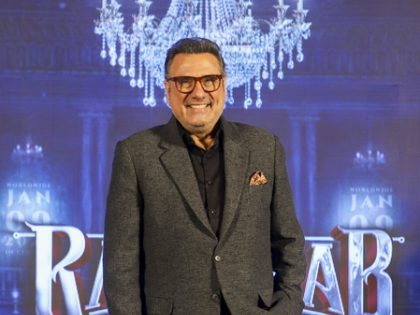 Boman Irani bids emotional farewell to his furry friend | Boman Irani bids emotional farewell to his furry friend Boman Irani bids emotional farewell to his furry friend | Boman Irani bids emotional farewell to his furry friend