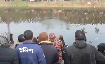 Hindu man dies after jumping in canal while escaping mob in Bangladesh | Hindu man dies after jumping in canal while escaping mob in Bangladesh Hindu man dies after jumping in canal while escaping mob in Bangladesh | Hindu man dies after jumping in canal while escaping mob in Bangladesh