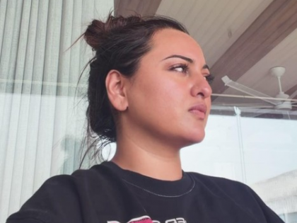 Sonakshi Sinha tries to find 'peace' in her balcony, gets the exact opposite | Sonakshi Sinha tries to find 'peace' in her balcony, gets the exact opposite Sonakshi Sinha tries to find 'peace' in her balcony, gets the exact opposite | Sonakshi Sinha tries to find 'peace' in her balcony, gets the exact opposite