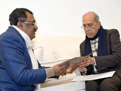 233-year-old Ramayana handed over to Nripendra Misra for Ayodhya museum | 233-year-old Ramayana handed over to Nripendra Misra for Ayodhya museum 233-year-old Ramayana handed over to Nripendra Misra for Ayodhya museum | 233-year-old Ramayana handed over to Nripendra Misra for Ayodhya museum