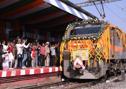 Assam: Vande Bharat sleeper train’s commercial run draws overwhelming passenger response | Assam: Vande Bharat sleeper train’s commercial run draws overwhelming passenger response Assam: Vande Bharat sleeper train’s commercial run draws overwhelming passenger response | Assam: Vande Bharat sleeper train’s commercial run draws overwhelming passenger response