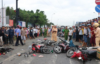 Two killed after truck collides with electric bicycles in Vietnam | Two killed after truck collides with electric bicycles in Vietnam Two killed after truck collides with electric bicycles in Vietnam | Two killed after truck collides with electric bicycles in Vietnam