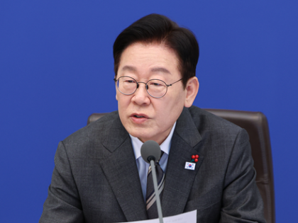 South Korean President Lee's approval rating inches down to 59 pc: Poll | South Korean President Lee's approval rating inches down to 59 pc: Poll South Korean President Lee's approval rating inches down to 59 pc: Poll | South Korean President Lee's approval rating inches down to 59 pc: Poll