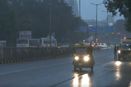 Delhi-NCR wakes up to chilly, rainy morning; air quality remains ‘very poor’ | Delhi-NCR wakes up to chilly, rainy morning; air quality remains ‘very poor’ Delhi-NCR wakes up to chilly, rainy morning; air quality remains ‘very poor’ | Delhi-NCR wakes up to chilly, rainy morning; air quality remains ‘very poor’