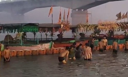 Devotees take holy dip in Sarayu on Basant Panchami; praise smooth arrangements | Devotees take holy dip in Sarayu on Basant Panchami; praise smooth arrangements Devotees take holy dip in Sarayu on Basant Panchami; praise smooth arrangements | Devotees take holy dip in Sarayu on Basant Panchami; praise smooth arrangements