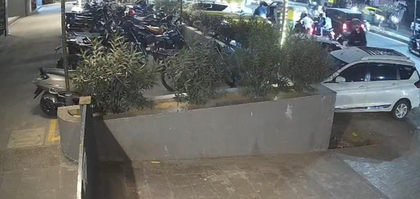 Four men vandalise SUV in late-night road rage incident in Ahmedabad | Four men vandalise SUV in late-night road rage incident in Ahmedabad Four men vandalise SUV in late-night road rage incident in Ahmedabad | Four men vandalise SUV in late-night road rage incident in Ahmedabad