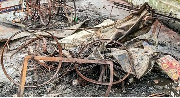 Communal clashes rock Tarana Town in Ujjain district; Cong demands removal of SP, Collector | Communal clashes rock Tarana Town in Ujjain district; Cong demands removal of SP, Collector Communal clashes rock Tarana Town in Ujjain district; Cong demands removal of SP, Collector | Communal clashes rock Tarana Town in Ujjain district; Cong demands removal of SP, Collector