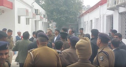 Bihar: Bomb threat email triggers high alert at Siwan civil court, security tightened | Bihar: Bomb threat email triggers high alert at Siwan civil court, security tightened Bihar: Bomb threat email triggers high alert at Siwan civil court, security tightened | Bihar: Bomb threat email triggers high alert at Siwan civil court, security tightened