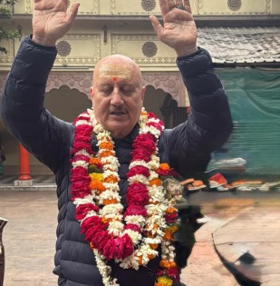 Anupam Kher offers prayers at Sankat Mochan, Kashi Vishwanath temples in Varanasi | Anupam Kher offers prayers at Sankat Mochan, Kashi Vishwanath temples in Varanasi Anupam Kher offers prayers at Sankat Mochan, Kashi Vishwanath temples in Varanasi | Anupam Kher offers prayers at Sankat Mochan, Kashi Vishwanath temples in Varanasi