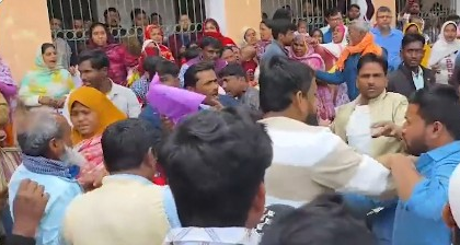 Violence breaks out between 2 groups at SIR hearing in West Bengal's Malda district school | Violence breaks out between 2 groups at SIR hearing in West Bengal's Malda district school Violence breaks out between 2 groups at SIR hearing in West Bengal's Malda district school | Violence breaks out between 2 groups at SIR hearing in West Bengal's Malda district school