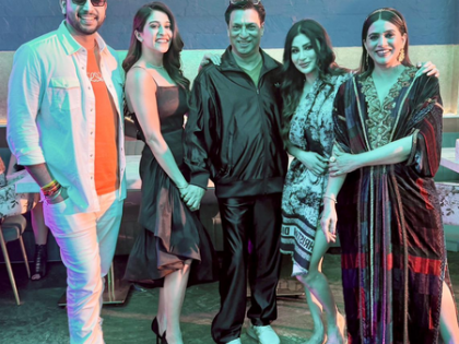 Madhur Bhandarkar wraps up the shoot of 'The Wives’ | Madhur Bhandarkar wraps up the shoot of 'The Wives’ Madhur Bhandarkar wraps up the shoot of 'The Wives’ | Madhur Bhandarkar wraps up the shoot of 'The Wives’