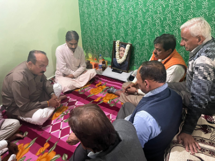 Delhi Minister Ashish Sood meets Janakpuri victim's kin, assures help | Delhi Minister Ashish Sood meets Janakpuri victim's kin, assures help Delhi Minister Ashish Sood meets Janakpuri victim's kin, assures help | Delhi Minister Ashish Sood meets Janakpuri victim's kin, assures help