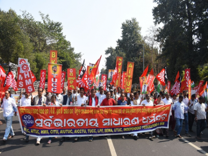 Bharat Bandh evokes mixed response in Odisha; industrial belts affected | Bharat Bandh evokes mixed response in Odisha; industrial belts affected Bharat Bandh evokes mixed response in Odisha; industrial belts affected | Bharat Bandh evokes mixed response in Odisha; industrial belts affected