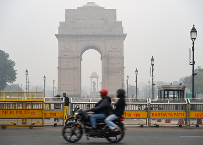 Delhi’s air quality improves to ‘moderate’ as AQI drops to 183 | Delhi’s air quality improves to ‘moderate’ as AQI drops to 183 Delhi’s air quality improves to ‘moderate’ as AQI drops to 183 | Delhi’s air quality improves to ‘moderate’ as AQI drops to 183