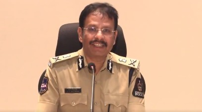 Hyderabad Police Commissioner dismisses viral message about woman luring children as fake | Hyderabad Police Commissioner dismisses viral message about woman luring children as fake Hyderabad Police Commissioner dismisses viral message about woman luring children as fake | Hyderabad Police Commissioner dismisses viral message about woman luring children as fake